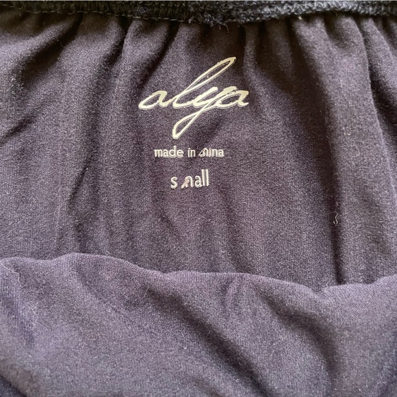 Off the shoulder lace detail bodysuit - Picture 3 of 7